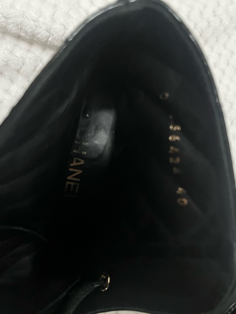 CHANEL Black Quilted Patent Lace-Up Ankle Boots with Gold CC 100% authentic - Picture 8 of 8